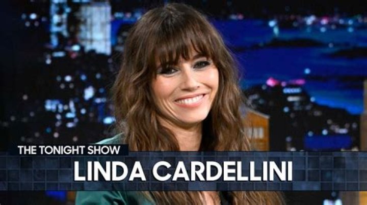 Is Linda Cardellini a Smoker? Exploring the Truth Behind the Rumors