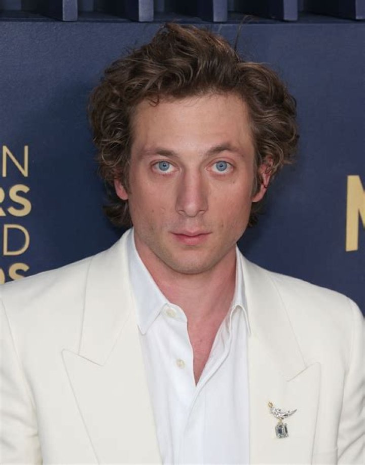 Jeremy Allen White Scar on Neck: The Story Behind the Mark